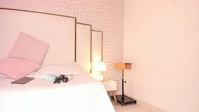 Snapshot of Victoriaa_millers chatting on March 13, 3:22 am Victoriaa millers online show from March 13, 3:22 am