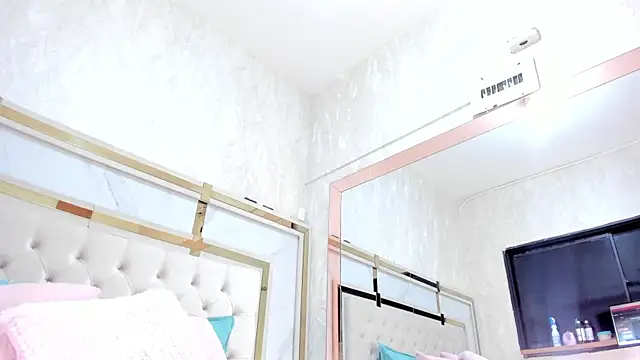 Snapshot of Victoriaa_millers chatting on October 4, 7:34 pm Victoriaa millers online show from October 4, 7:34 pm