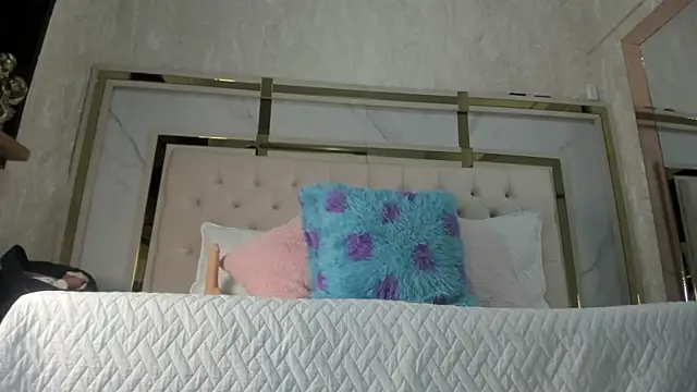 Snapshot of Victoriaa_millers chatting on October 15, 7:14 pm Victoriaa millers online show from October 15, 7:14 pm