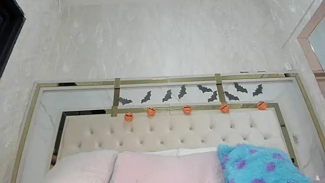 Snapshot of Victoriaa_millers chatting on October 16, 7:26 pm Victoriaa millers online show from October 16, 7:26 pm