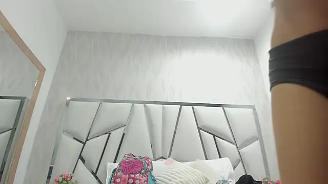 Snapshot of Victoriaa_millers chatting on October 25, 7:08 pm Victoriaa millers online show from October 25, 7:08 pm