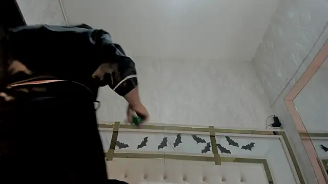 Snapshot of Victoriaa_millers chatting on October 28, 7:05 pm Victoriaa millers online show from October 28, 7:05 pm