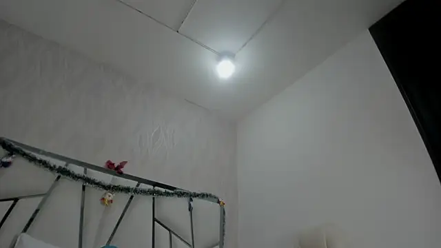 Snapshot of Victoriaa_millers chatting on November 16, 7:08 pm Victoriaa millers online show from November 16, 7:08 pm