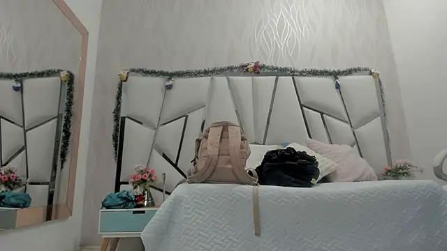 Snapshot of Victoriaa_millers chatting on November 22, 7:13 pm Victoriaa millers online show from November 22, 7:13 pm