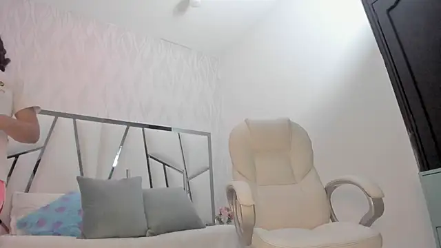 Victoriaa millers online show from April 13, 7:08 pm