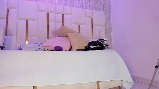 Victoriaa millers online show from May 5, 7:11 pm