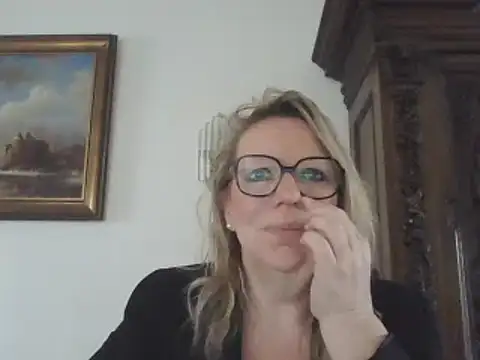 Snapshot of Silkesquirt chatting on December 3, 9:33 am Silkesquirt online show from December 3, 9:33 am