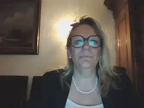 Snapshot of Silkesquirt chatting on December 10, 7:16 am Silkesquirt online show from December 10, 7:16 am