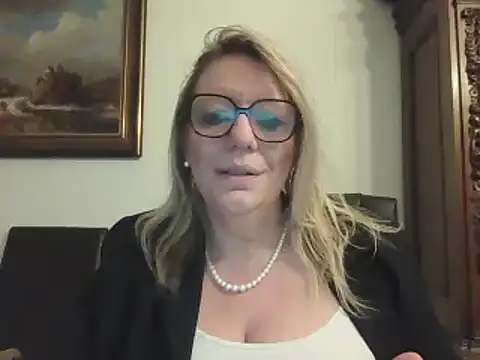 Snapshot of Silkesquirt chatting on December 10, 10:17 am Silkesquirt online show from December 10, 10:17 am