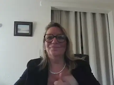 Snapshot of Silkesquirt chatting on January 10, 10:17 am Silkesquirt online show from January 10, 10:17 am