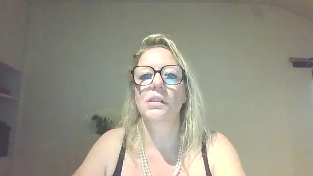 Snapshot of Silkesquirt chatting on September 17, 6:48 am Silkesquirt online show from September 17, 6:48 am