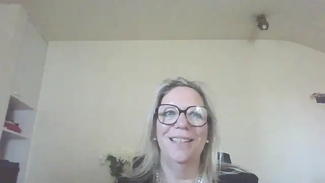 Snapshot of Silkesquirt chatting on September 19, 7:32 am Silkesquirt online show from September 19, 7:32 am