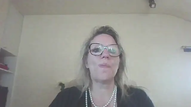 Snapshot of Silkesquirt chatting on September 23, 7:00 am Silkesquirt online show from September 23, 7:00 am