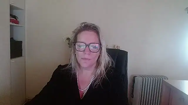 Snapshot of Silkesquirt chatting on October 15, 7:19 am Silkesquirt online show from October 15, 7:19 am