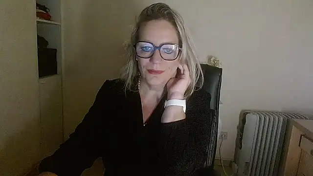 Snapshot of Silkesquirt chatting on October 23, 6:56 am Silkesquirt online show from October 23, 6:56 am