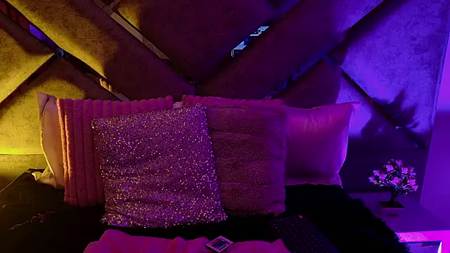 Elith noa online show from February 13, 7:37 am