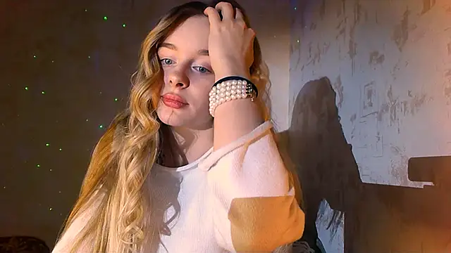 Eva Jaya online show from December 5, 1:06 pm