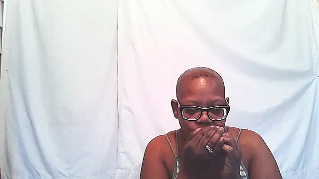 Snapshot of PrettysWorld chatting on June 1, 9:55 am PrettysWorld online show from June 1, 9:55 am