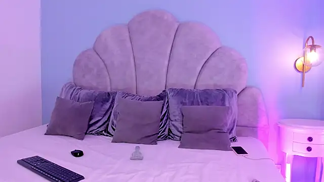 shaina vasquez online show from February 26, 6:21 pm