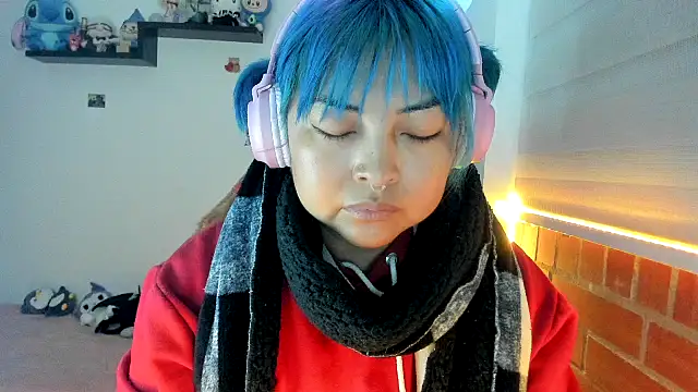 Snapshot of Shaddycute_ chatting on December 5, 10:02 am Shaddycute online show from December 5, 10:02 am