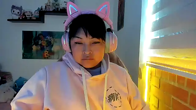 Shaddycute  online show from February 24, 1:31 pm