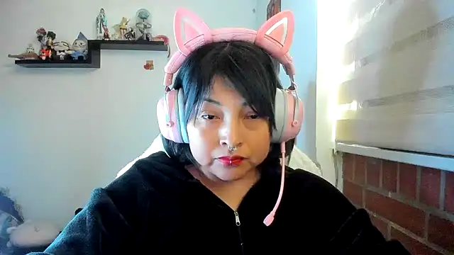 Shaddycute  online show from May 26, 2:57 pm