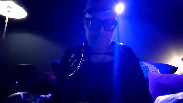 biffboff123 online show from April 10, 11:42 pm