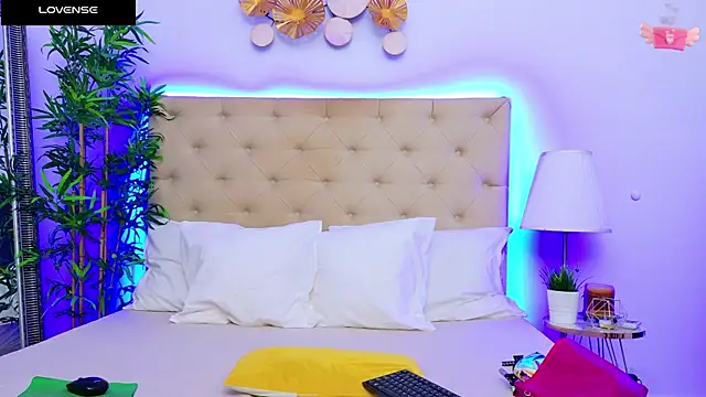 Snapshot of DaliyaArabian chatting on January 21, 12:50 pm DaliyaArabian online show from January 21, 12:50 pm