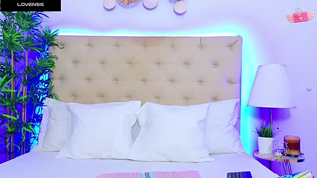 Snapshot of DaliyaArabian chatting on February 3, 12:36 pm DaliyaArabian online show from February 3, 12:36 pm