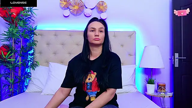 Snapshot of DaliyaArabian chatting on February 13, 12:43 pm DaliyaArabian online show from February 13, 12:43 pm