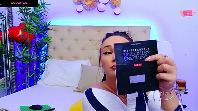 Snapshot of DaliyaArabian chatting on March 13, 12:46 pm DaliyaArabian online show from March 13, 12:46 pm