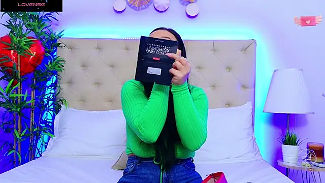 Snapshot of DaliyaArabian chatting on March 18, 12:47 pm DaliyaArabian online show from March 18, 12:47 pm