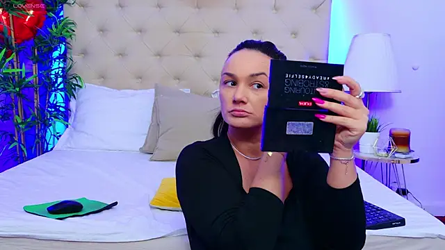 Snapshot of DaliyaArabian chatting on March 21, 1:01 pm DaliyaArabian online show from March 21, 1:01 pm