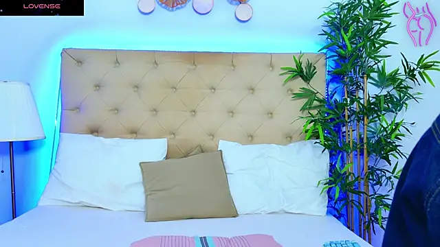 Snapshot of DaliyaArabian chatting on September 9, 12:15 pm DaliyaArabian online show from September 9, 12:15 pm