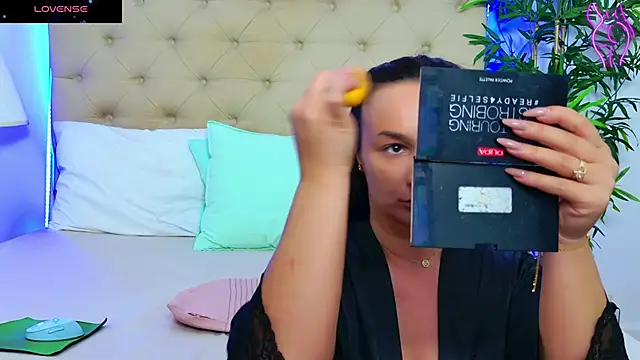 Snapshot of DaliyaArabian chatting on October 6, 12:13 pm DaliyaArabian online show from October 6, 12:13 pm