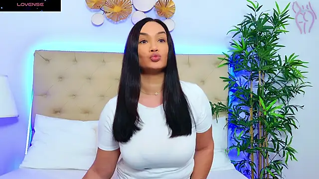 Snapshot of DaliyaArabian chatting on October 13, 10:15 am DaliyaArabian online show from October 13, 10:15 am