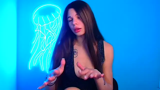 Hanna Way online show from December 12, 9:30 am