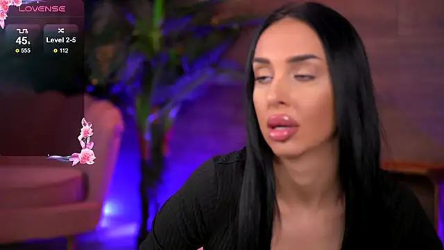 Snapshot of KairaAndrews chatting on October 13, 6:52 pm KairaAndrews online show from October 13, 6:52 pm