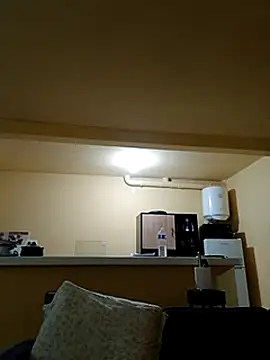 Snapshot of chris_sbh chatting on February 15, 10:33 am chris sbh online show from February 15, 10:33 am