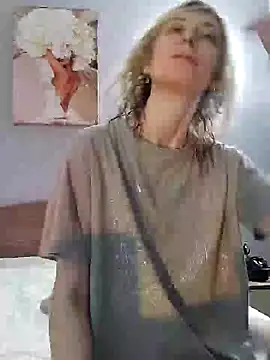 Snapshot of AvelinaLeoni chatting on December 25, 5:48 am AvelinaLeoni online show from December 25, 5:48 am