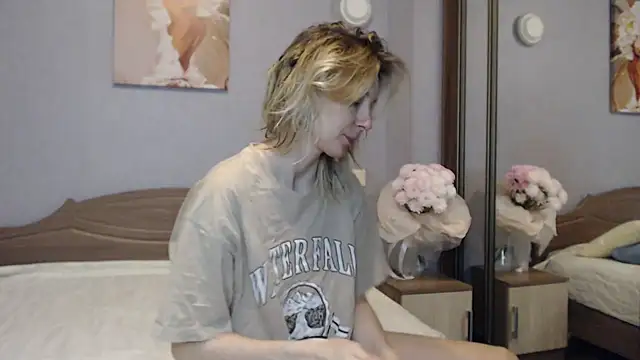 Snapshot of AvelinaLeoni chatting on January 20, 6:21 am AvelinaLeoni online show from January 20, 6:21 am