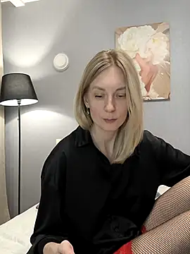 Snapshot of AvelinaLeoni chatting on October 7, 7:16 am AvelinaLeoni online show from October 7, 7:16 am