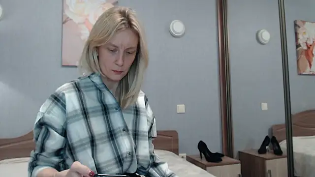 AvelinaLeoni online show from April 20, 6:38 am