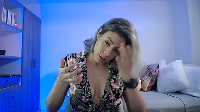 candydowson1 online show from April 5, 2:36 pm