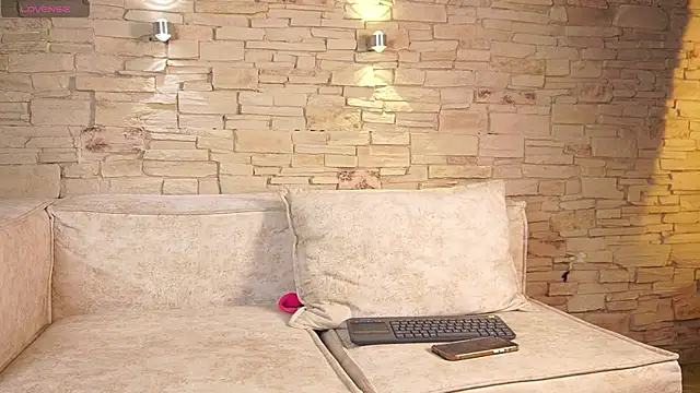 Snapshot of Elise_Diamond chatting on June 27, 1:10 am Elise Diamond online show from June 27, 1:10 am