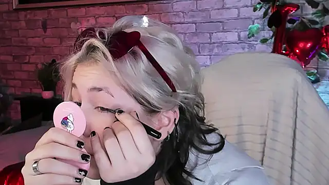 Alex Howell online show from February 12, 8:18 pm