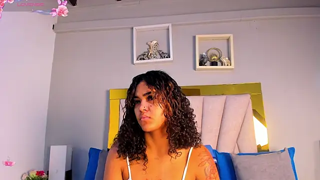 Snapshot of vahiolet_fuentes chatting on June 23, 3:04 am vahiolet fuentes online show from June 23, 3:04 am