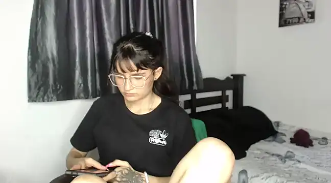 saritapretyy online show from January 27, 9:33 pm