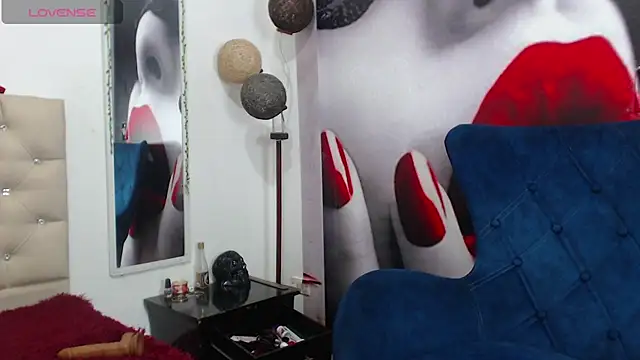 Snapshot of karenlennox1 chatting on December 13, 11:17 pm karenlennox1 online show from December 13, 11:17 pm