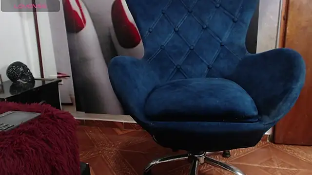 Snapshot of karenlennox1 chatting on December 16, 6:21 am karenlennox1 online show from December 16, 6:21 am